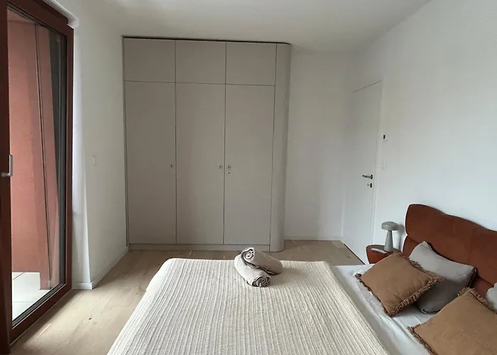 Zwirn By Ellements, Brand New With Free Parking